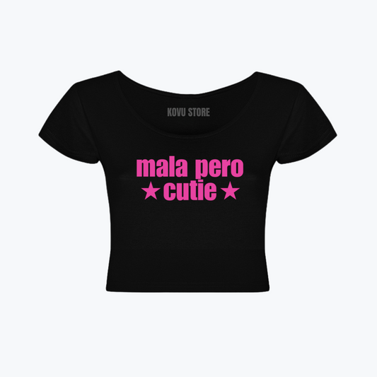 BABY TEE | Emilia - mala pero cutie